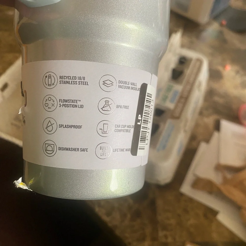 Stanley the FlowState Quencher metallic shimmer Silver Tumbler with navy NWT - Picture 4 of 5